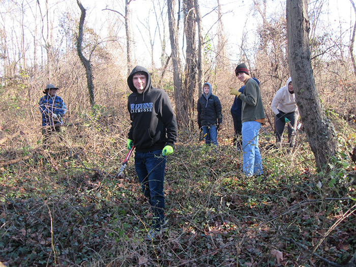 The_West_Potomac_High_School_Outdoor_Service_Club_brought_some_youthful_vigor_to_the_effort-1-700.jpg